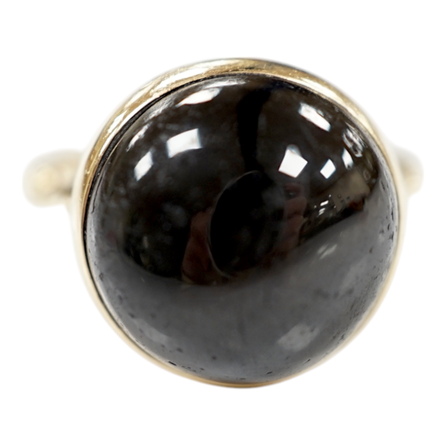 A modern 9ct gold and single stone cabochon black star sapphire set ring, size O/P, gross weight 6.3 grams. Condition - poor to fair